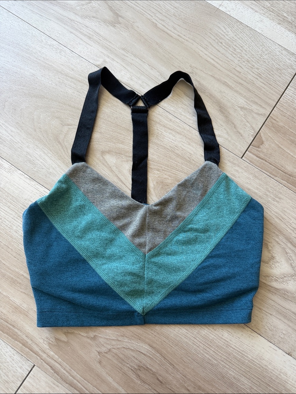 Beyond Yoga Women's Chevron Colorblock Bralette in Teal & Gray